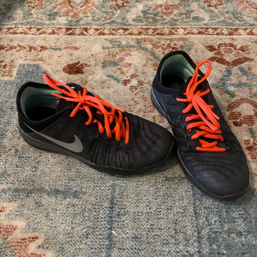 Nike Tennis Shoes